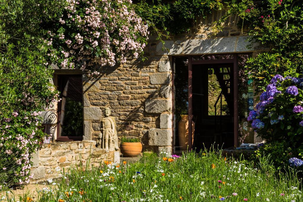 Bed And Breakfast La Fontaine Blanche Melgven Экстерьер фото